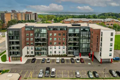 Condo Apartment in Hamilton