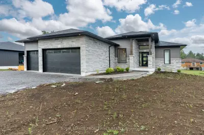 Detached in Prince Edward County