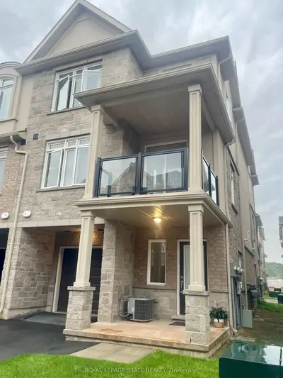 Att/Row/Townhouse in Hamilton