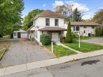 Detached in Deseronto