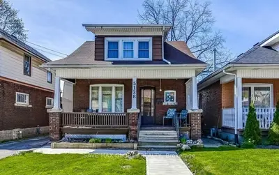 Detached in Niagara Falls