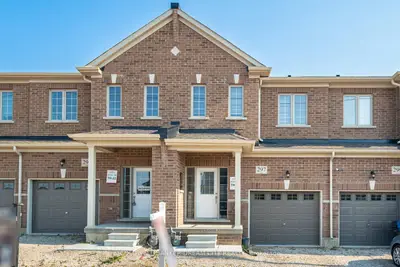 Att/Row/Townhouse in Southgate