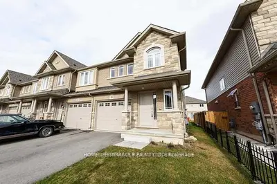 Att/Row/Townhouse in Hamilton