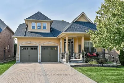 Detached Condo in Hamilton