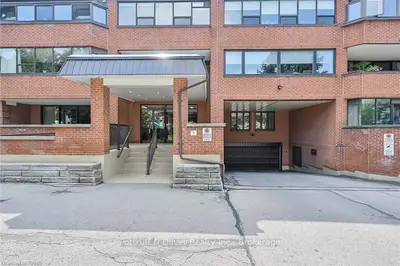 Condo Apartment in Hamilton