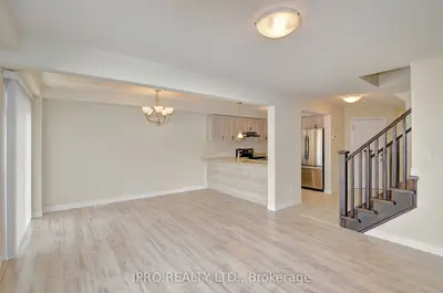 Att/Row/Townhouse in Brant