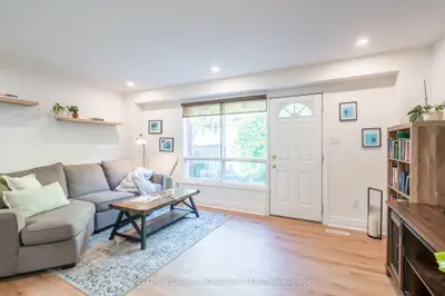 Condo Townhouse in Hamilton