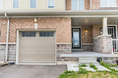 Att/Row/Townhouse in Hamilton