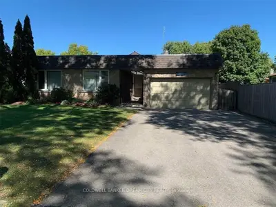 Detached in Niagara Falls