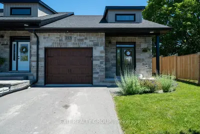 Att/Row/Townhouse in Stirling-Rawdon