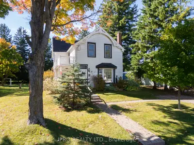 Detached in East Luther Grand Valley