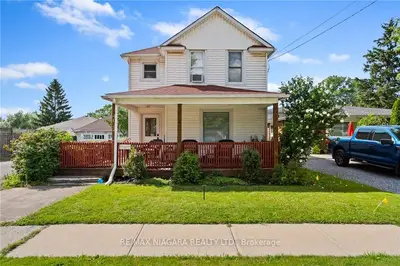 Detached in Niagara Falls