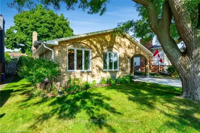 Detached in Sarnia