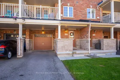 Att/Row/Townhouse in Hamilton
