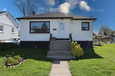 Detached in Port Colborne