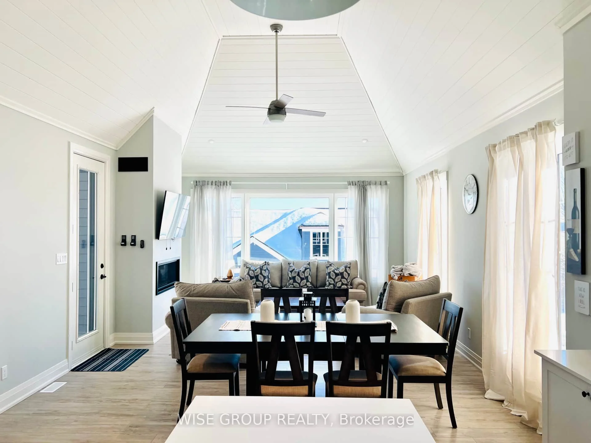 2054 Peninsula Road 27, Muskoka Lakes, ON P0B 1G0