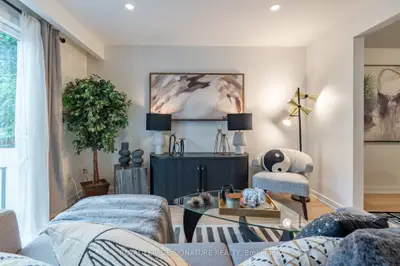 Condo Townhouse in Hamilton