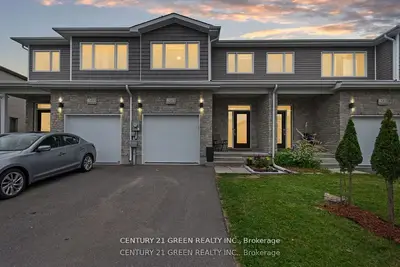 Att/Row/Townhouse in Kingston