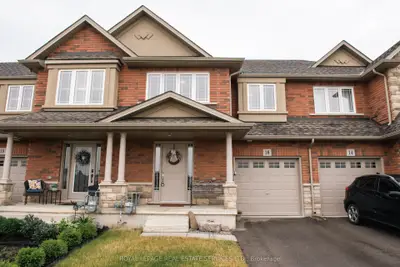 Att/Row/Townhouse in Hamilton