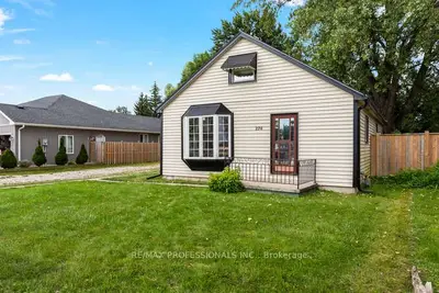 Duplex in Southwest Middlesex