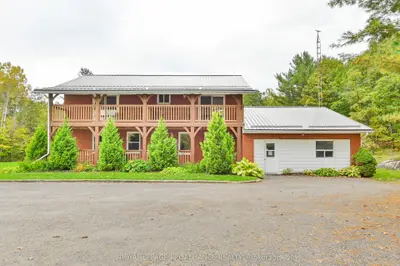 Detached in Marmora and Lake