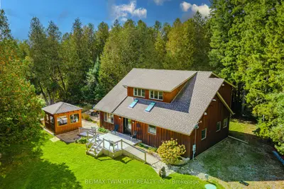 Detached in Puslinch