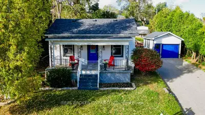 Detached in Brant