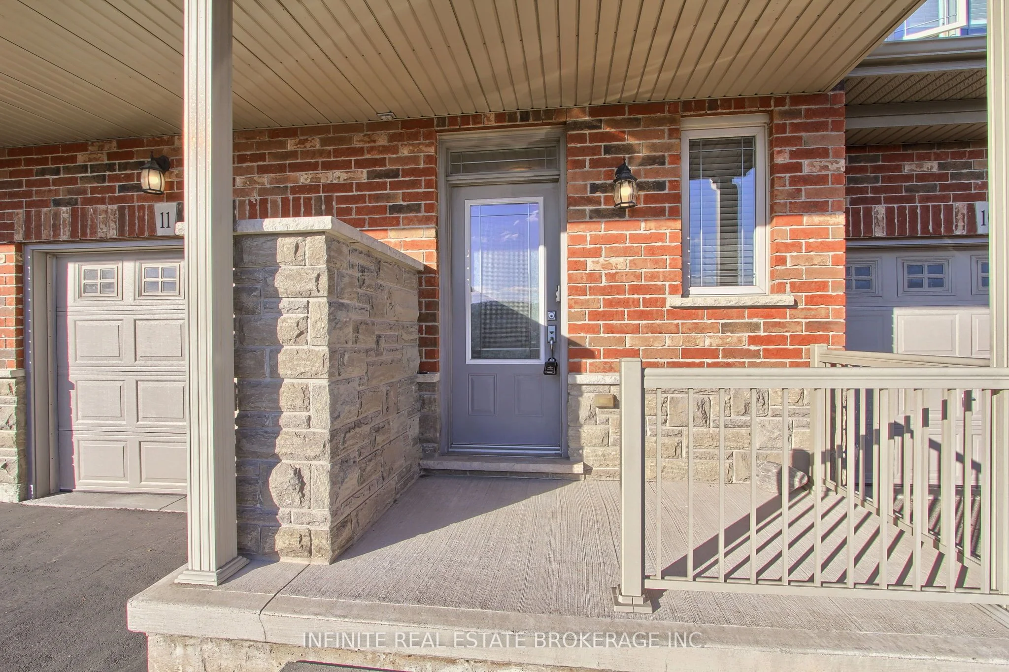 380 Lake Street 11, Grimsby, On L3m 0e8