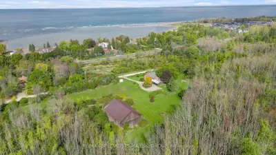 Detached in Blue Mountains