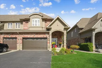 Att/Row/Townhouse in Hamilton