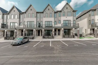 Condo Townhouse in Cobourg