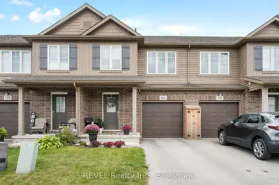 Att/Row/Townhouse in Welland