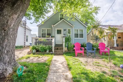 Triplex in Chatham-Kent