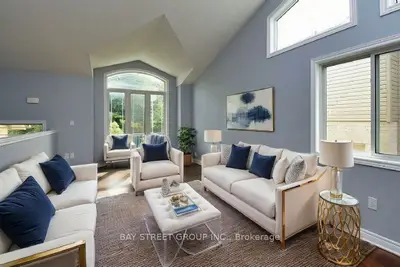 Detached in Niagara Falls