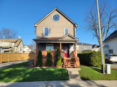 Detached in Niagara Falls