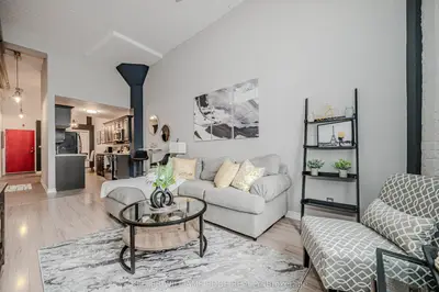 Condo Apartment in Hamilton