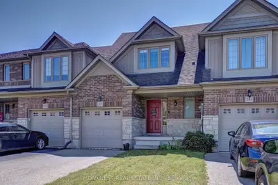 Att/Row/Townhouse in North Dumfries