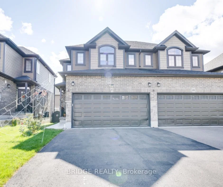 Att/Row/Townhouse in Woodstock
