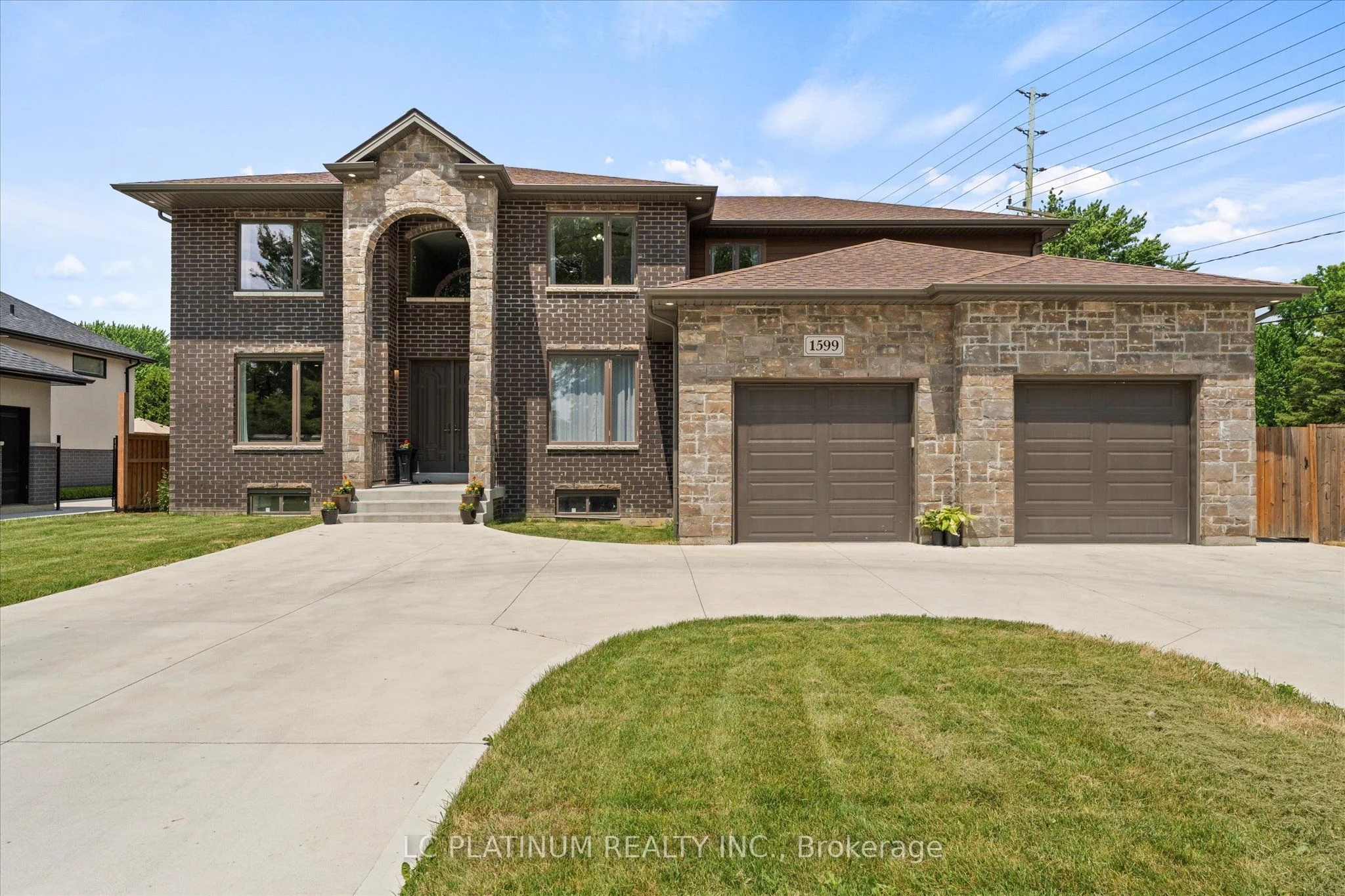 1599 Outram Avenue, Lasalle, On N9j 3m3