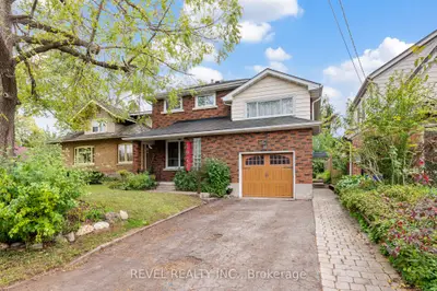 Detached in Niagara Falls