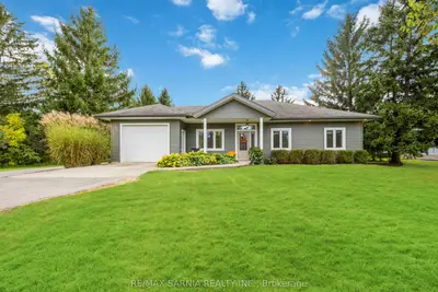 Detached in Lambton Shores