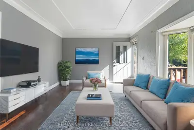 Detached in North Bay