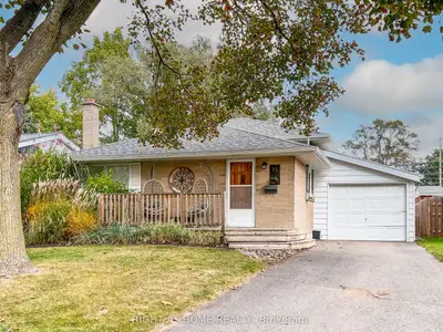 Detached in Belleville