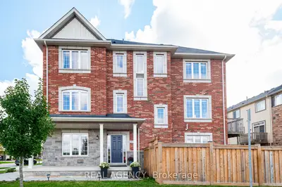 Att/Row/Townhouse in Hamilton