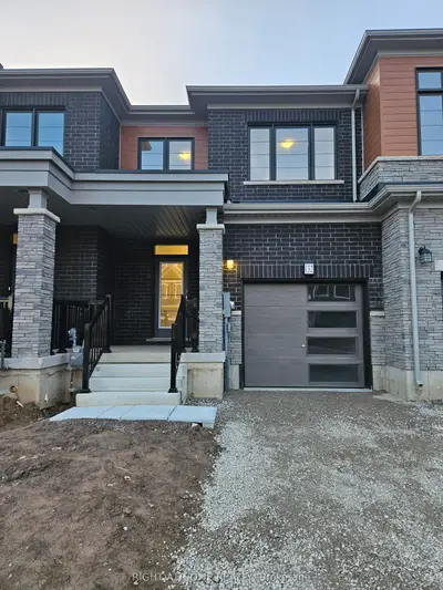 Att/Row/Townhouse in Haldimand