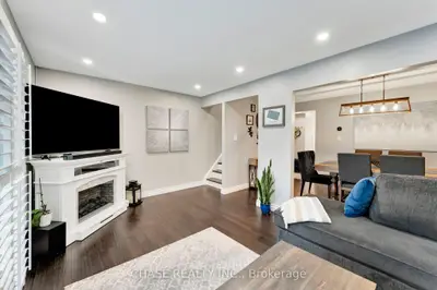 Condo Townhouse in Hamilton