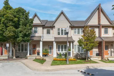 Condo Townhouse in Hamilton