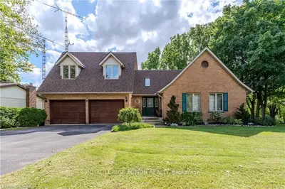 Detached in Brantford