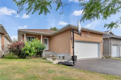 1059 Greenwood Park Drive, Kingston, On K7k 0a4