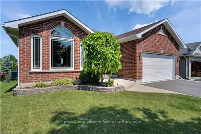 33 Cherrywood Parkway, Greater Napanee, On K7r 3l1